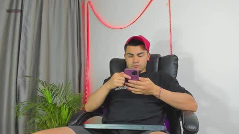 K A L I online show from December 1, 2025, 8:08 am