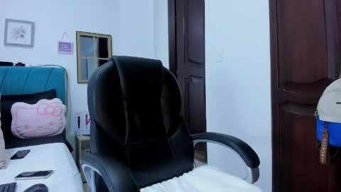 Snapshot of kam_lopez chatting on May 19, 2026, 10:27 pm Kamilalopez online show from May 19, 2026, 10:27 pm