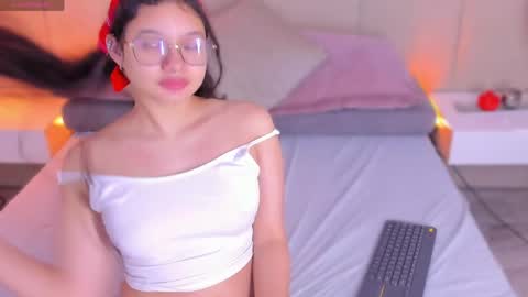 Snapshot of kami_kaze_ chatting on April 21, 2026, 8:23 pm KamiKaze online show from April 21, 2026, 8:23 pm