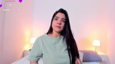 Kamila Betancourt online show from April 18, 2026, 1:04 pm