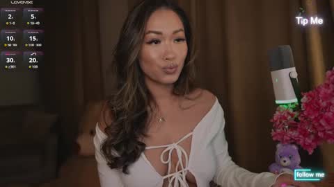kamilee__xo online show from June 18, 2026, 6:56 pm