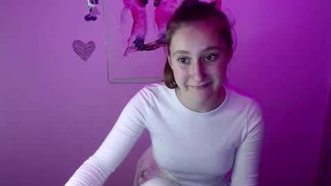 kamilla_love_ online show from September 19, 2025, 2:40 pm