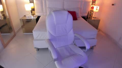 Kamila online show from December 13, 2024, 3:43 pm