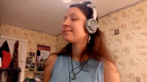 Mari  Simmons online show from September 16, 2025, 7:20 am