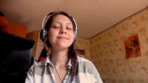 Mari  Simmons online show from September 18, 2025, 7:32 am