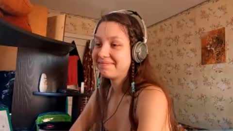 Mari  Simmons online show from October 1, 2025, 6:52 am