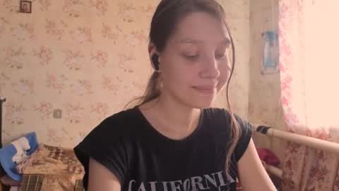 Mari  Simmons online show from October 17, 2025, 7:22 am