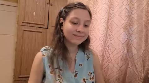 Mari  Simmons online show from November 6, 2025, 3:07 am