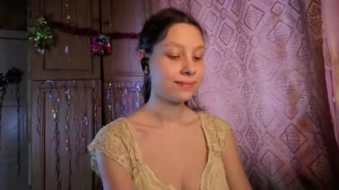 Mari  Simmons online show from December 19, 2025, 9:05 am