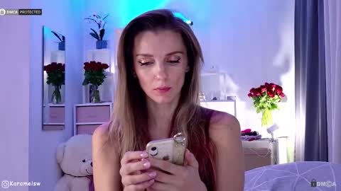 Julia online show from December 21, 2025, 8:27 pm