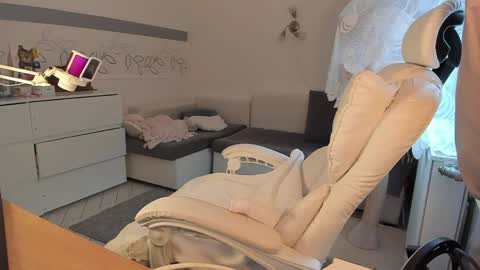 karen0092 online show from May 18, 2026, 11:27 am