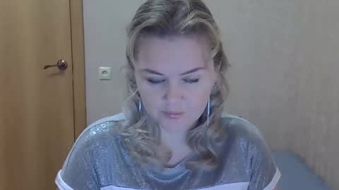 karennelsonx online show from December 3, 2025, 1:42 pm