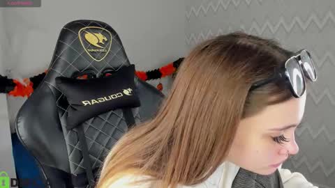 karina_broks online show from October 31, 2025, 8:37 am