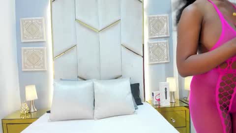 karinaacox online show from March 20, 2026, 12:43 pm