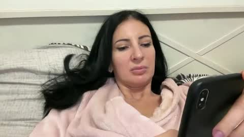 Snapshot of karinablair chatting on January 1, 2025, 5:00 pm Karina online show from January 1, 2025, 5:00 pm