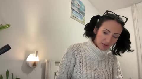 Snapshot of karinablair chatting on February 28, 2025, 4:42 pm Karina online show from February 28, 2025, 4:42 pm