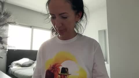 Karina online show from April 2, 2026, 10:13 am