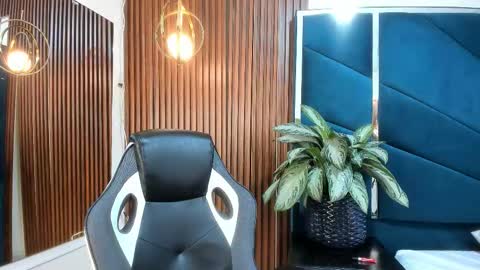 karinasanchezz online show from October 14, 2025, 12:06 pm