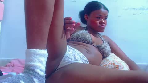 karla latina 28 online show from September 17, 2025, 9:00 am