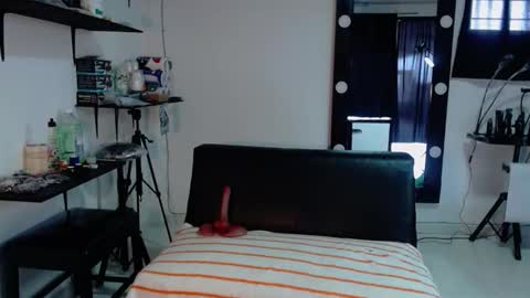 Snapshot of karlaluann chatting on November 4, 2025, 1:10 pm karlaluann online show from November 4, 2025, 1:10 pm