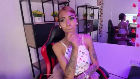 karlaslutskinny__ online show from November 13, 2025, 4:17 pm