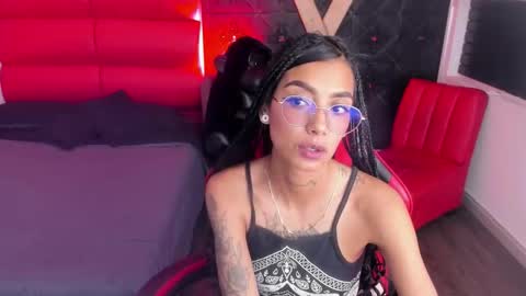 karlaslutskinny__ online show from May 19, 2026, 9:21 pm