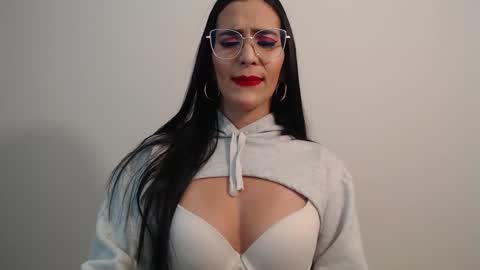 Snapshot of karlota_hank chatting on January 19, 2025, 5:15 am Karlis online show from January 19, 2025, 5:15 am