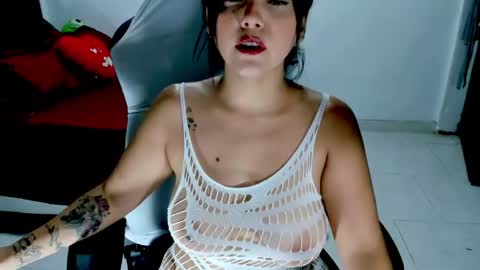 Snapshot of karly_shiine_ chatting on April 25, 2026, 12:35 am karly. online show from April 25, 2026, 12:35 am