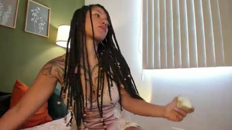 Karlye online show from October 20, 2025, 12:16 pm