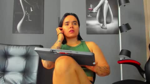   online show from December 22, 2025, 3:53 pm