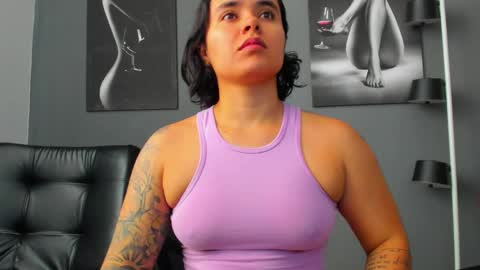 Snapshot of karlyjons_ chatting on May 2, 2026, 4:12 pm online show from May 2, 2026, 4:12 pm