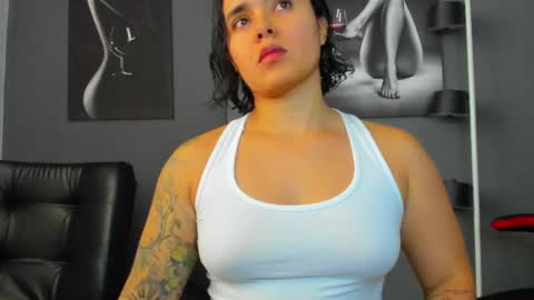 Snapshot of karlyjons_ chatting on May 11, 2026, 7:22 pm online show from May 11, 2026, 7:22 pm