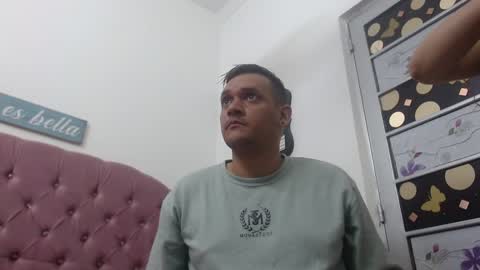 Snapshot of karol_and_paul chatting on December 4, 2024, 7:45 pm karol and paul online show from December 4, 2024, 7:45 pm