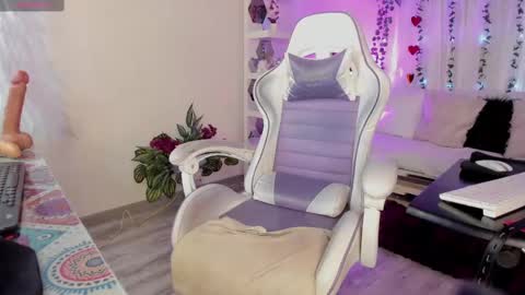 Snapshot of karol_elegance_ chatting on March 12, 2025, 5:07 pm karol online show from March 12, 2025, 5:07 pm