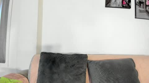 karol_w10 online show from April 1, 2026, 12:28 pm