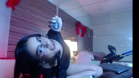 karol_yesenia online show from October 16, 2025, 7:04 pm