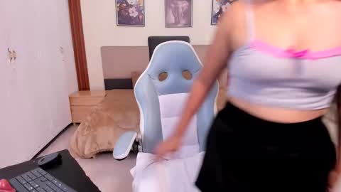 katalina online show from November 25, 2025, 2:22 am