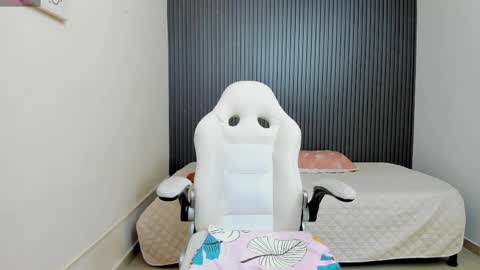 Snapshot of karola_cute_ chatting on April 23, 2026, 10:25 am katalina online show from April 23, 2026, 10:25 am