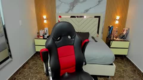 Snapshot of karolandluna chatting on October 27, 2025, 7:51 pm Karol and Luna online show from October 27, 2025, 7:51 pm