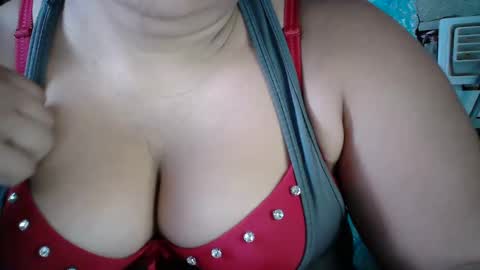 karolbb online show from December 8, 2024, 7:32 pm