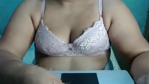 karolbb online show from October 19, 2025, 10:43 pm