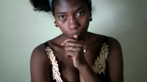 karoliee online show from April 21, 2026, 7:28 pm