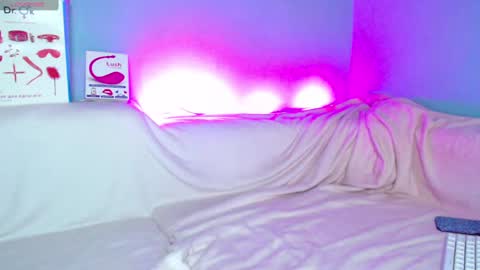 Snapshot of karolina_hottie_ chatting on December 9, 2024, 9:49 am Kira online show from December 9, 2024, 9:49 am