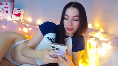 Snapshot of karolina_hottie_ chatting on January 15, 2025, 3:33 am Kira online show from January 15, 2025, 3:33 am