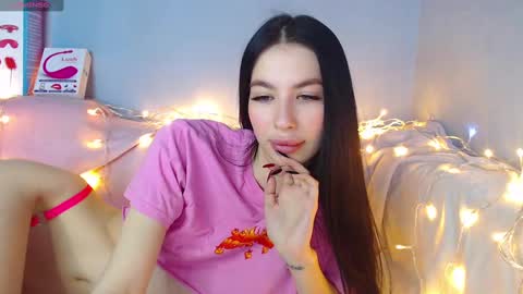 Snapshot of karolina_hottie_ chatting on February 5, 2025, 4:06 am Kira online show from February 5, 2025, 4:06 am