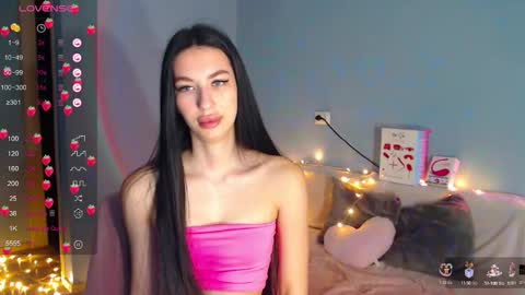 Snapshot of karolina_hottie_ chatting on October 13, 2025, 2:00 am Kira online show from October 13, 2025, 2:00 am