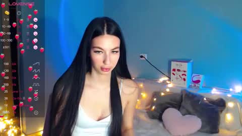 Snapshot of karolina_hottie_ chatting on October 24, 2025, 2:30 am Kira online show from October 24, 2025, 2:30 am