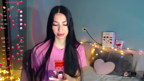 Snapshot of karolina_hottie_ chatting on November 8, 2025, 1:17 am Kira online show from November 8, 2025, 1:17 am