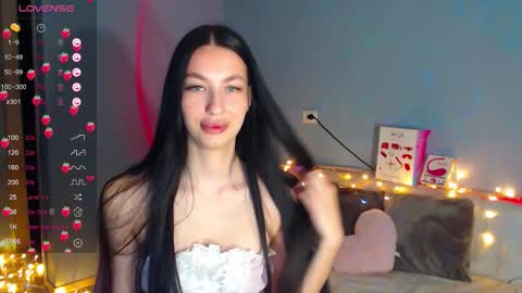 Snapshot of karolina_hottie_ chatting on November 13, 2025, 2:43 am Kira online show from November 13, 2025, 2:43 am