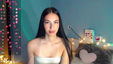Snapshot of karolina_hottie_ chatting on February 3, 2026, 2:53 am Kira online show from February 3, 2026, 2:53 am